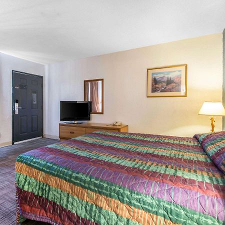 Rodeway Inn & Suites Colorado Springs Dış mekan fotoğraf