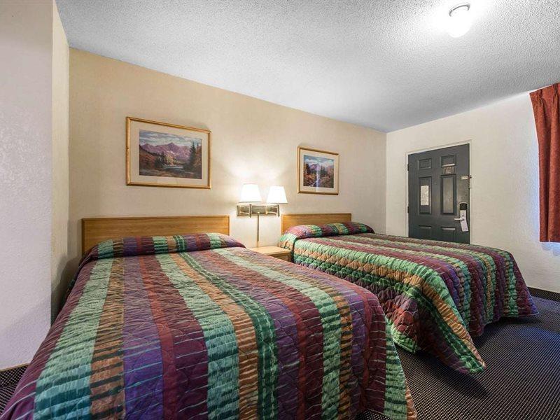 Rodeway Inn & Suites Colorado Springs Dış mekan fotoğraf