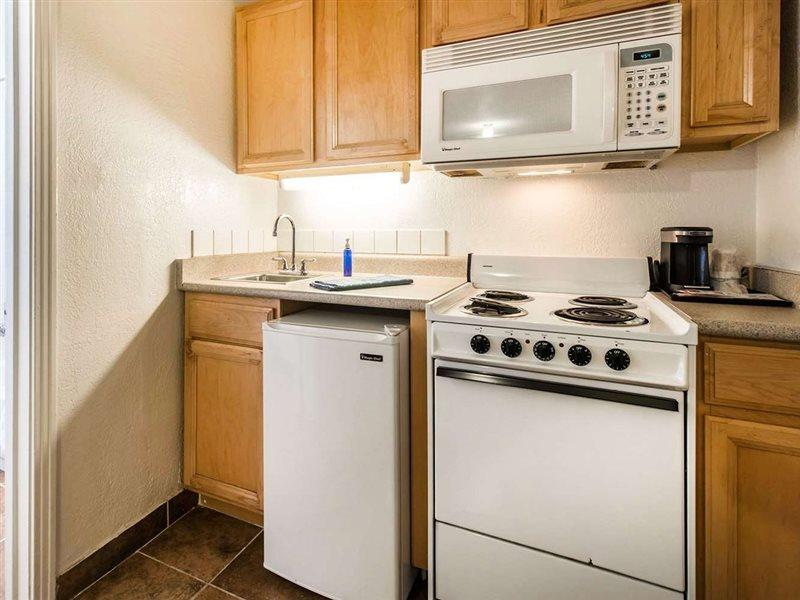 Rodeway Inn & Suites Colorado Springs Dış mekan fotoğraf