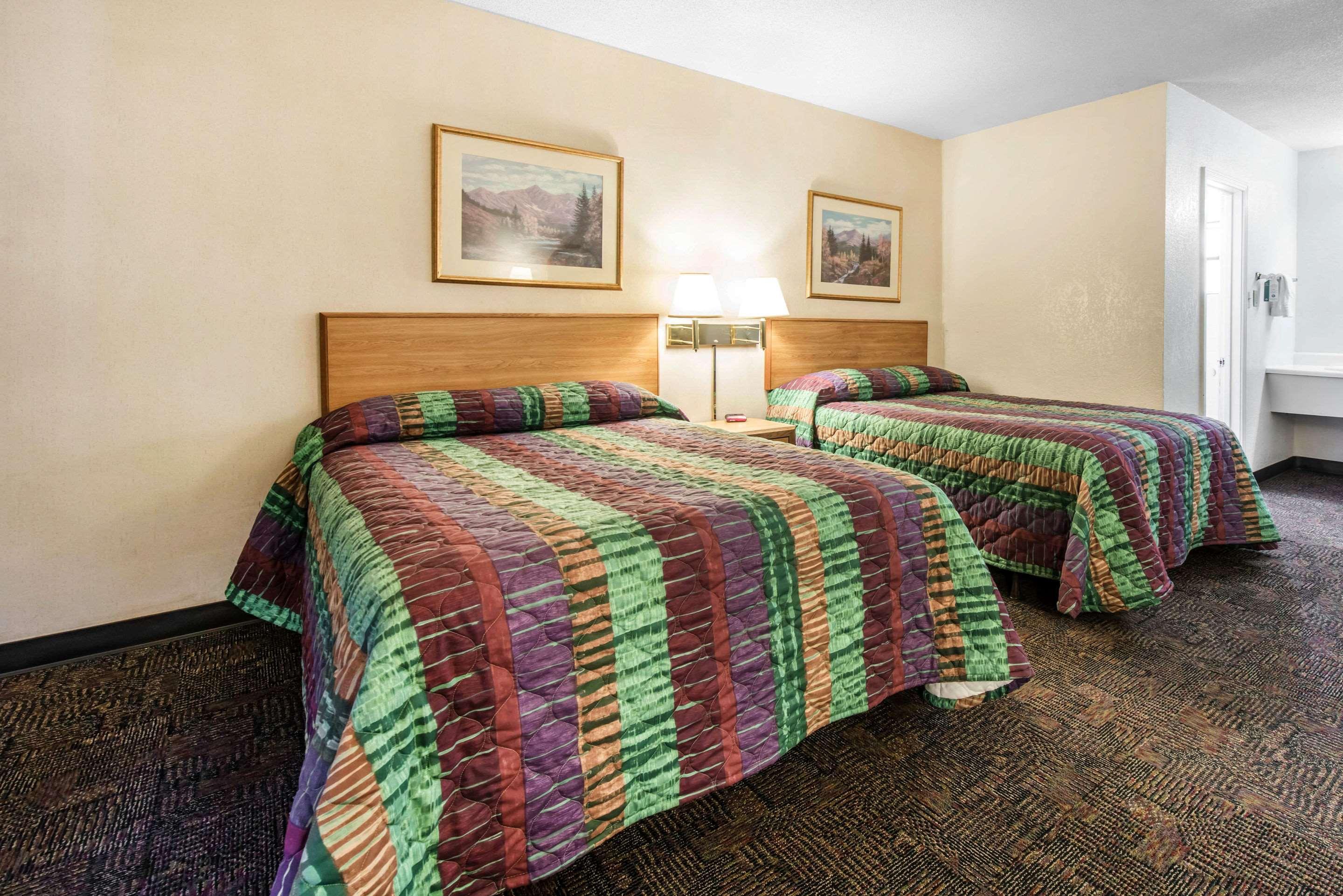 Rodeway Inn & Suites Colorado Springs Dış mekan fotoğraf