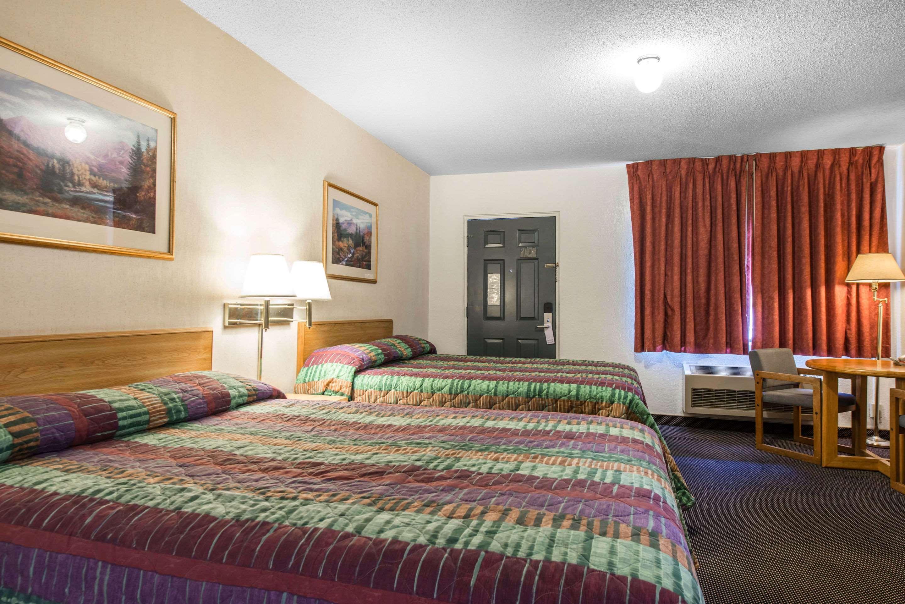 Rodeway Inn & Suites Colorado Springs Dış mekan fotoğraf