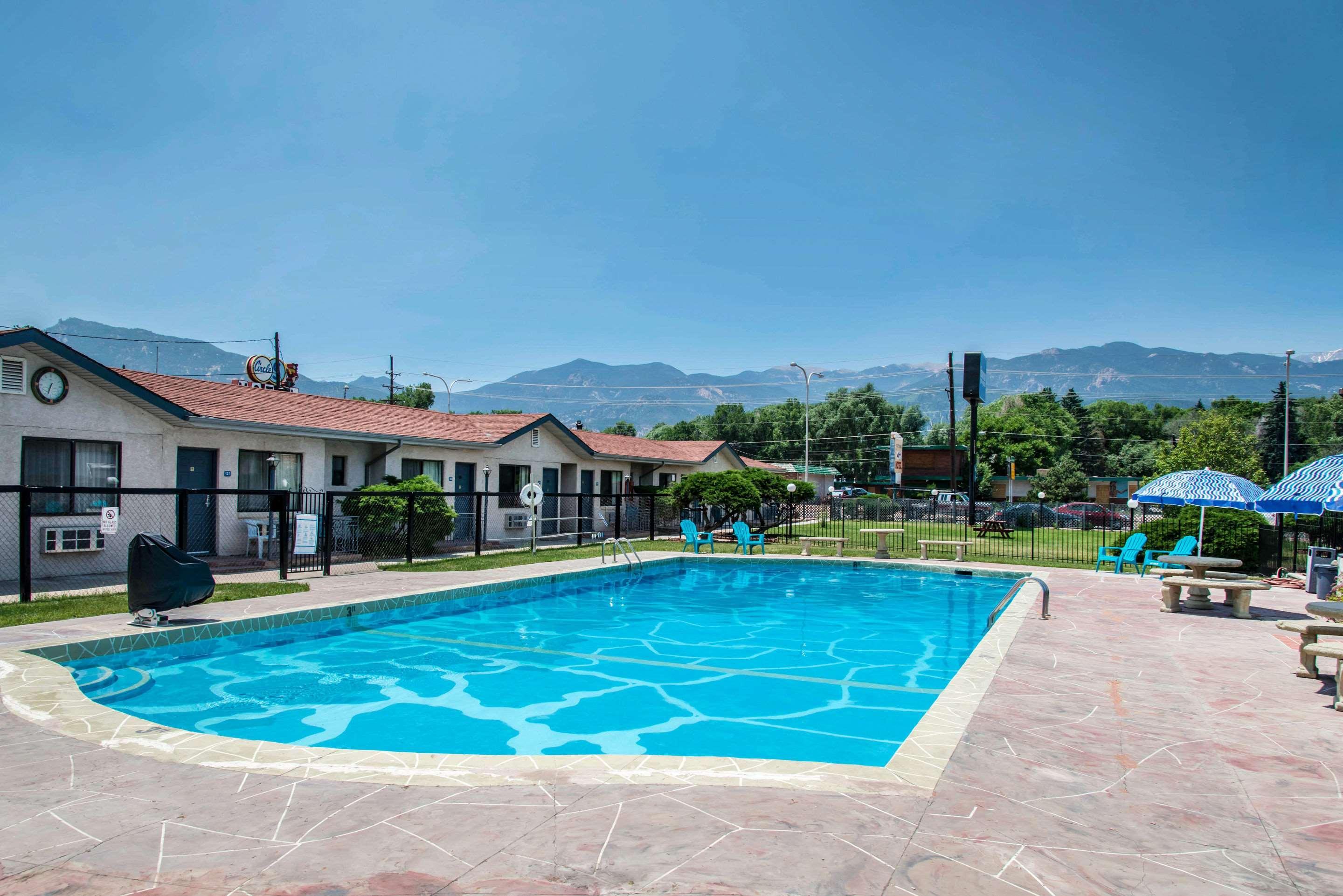 Rodeway Inn & Suites Colorado Springs Dış mekan fotoğraf