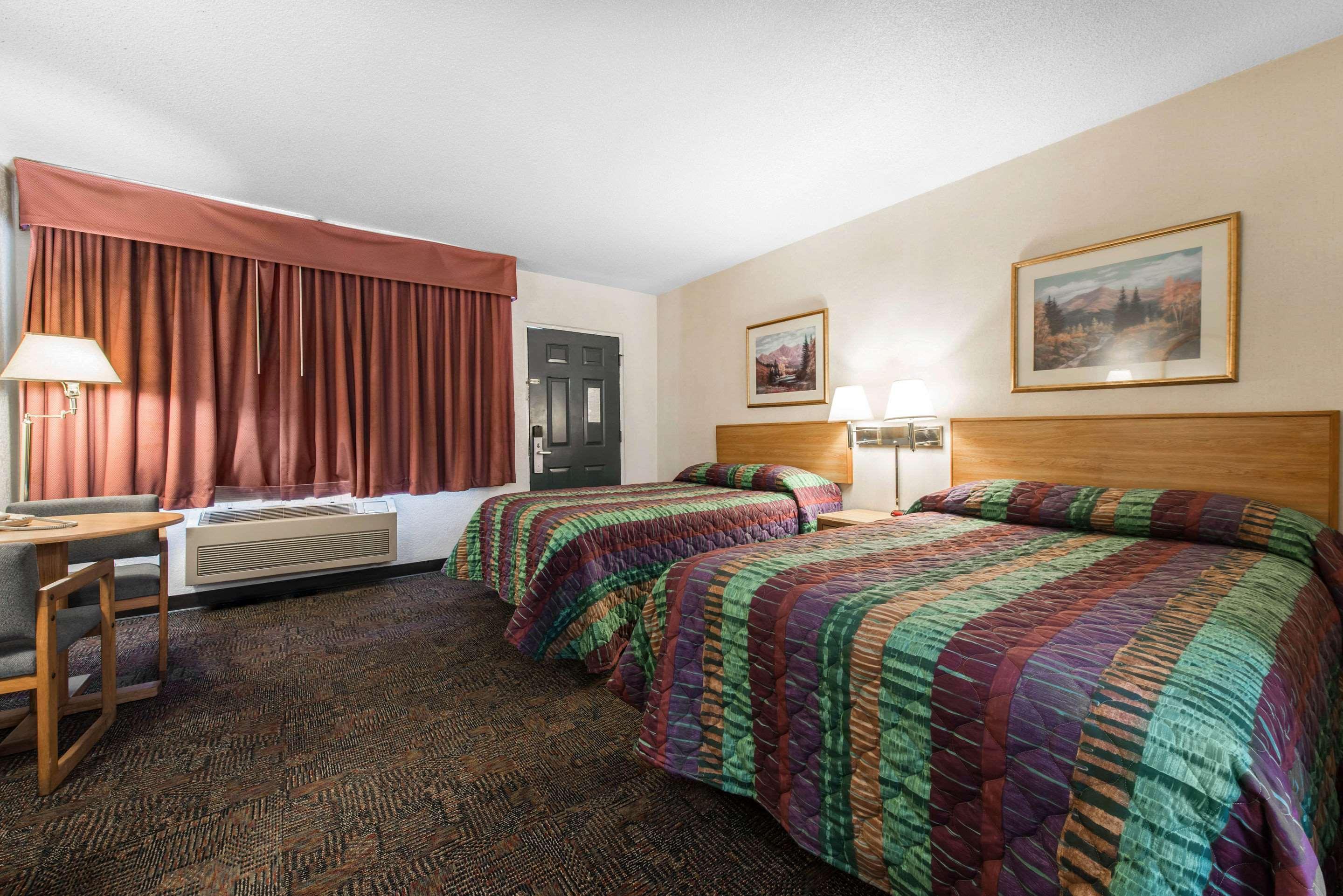 Rodeway Inn & Suites Colorado Springs Dış mekan fotoğraf