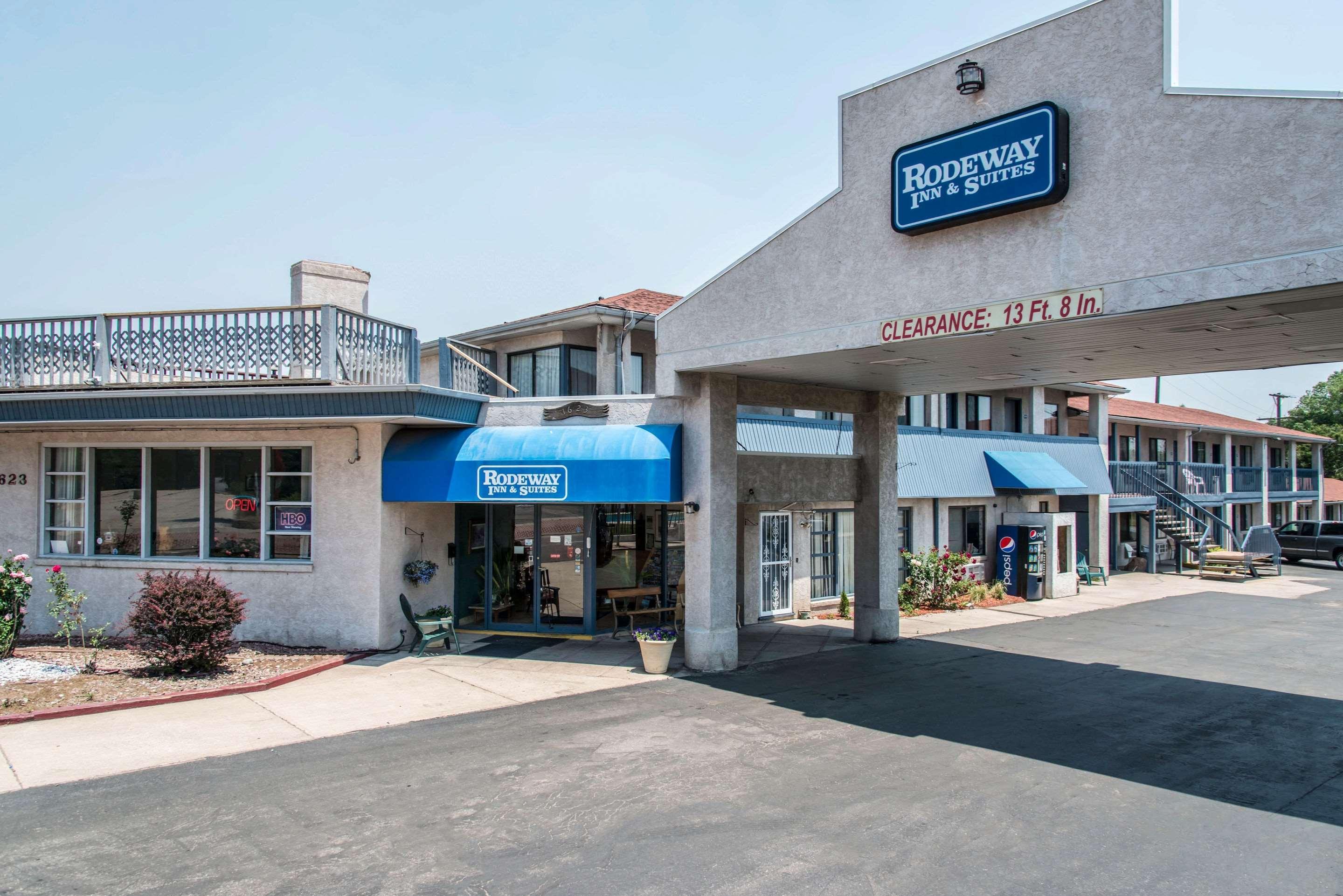 Rodeway Inn & Suites Colorado Springs Dış mekan fotoğraf