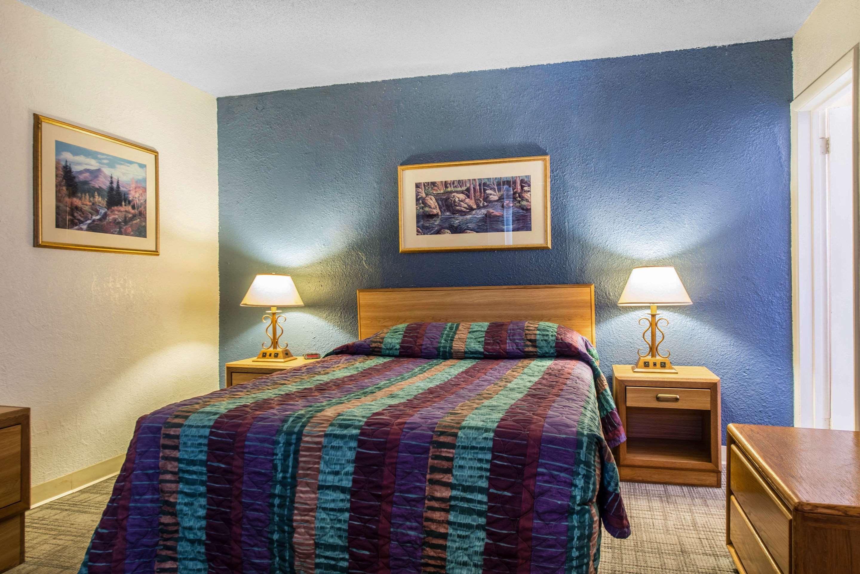 Rodeway Inn & Suites Colorado Springs Dış mekan fotoğraf
