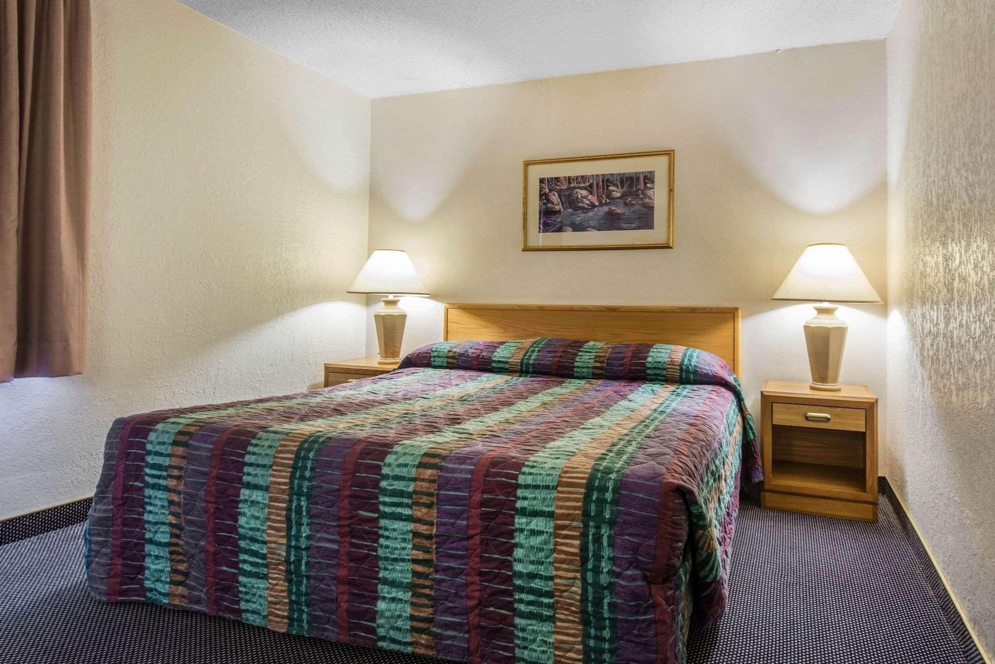 Rodeway Inn & Suites Colorado Springs Dış mekan fotoğraf