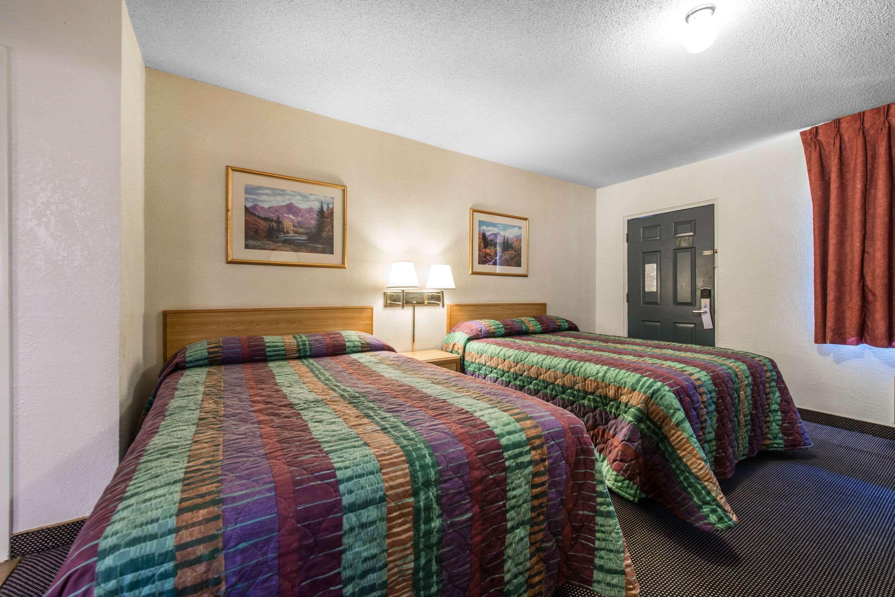 Rodeway Inn & Suites Colorado Springs Dış mekan fotoğraf