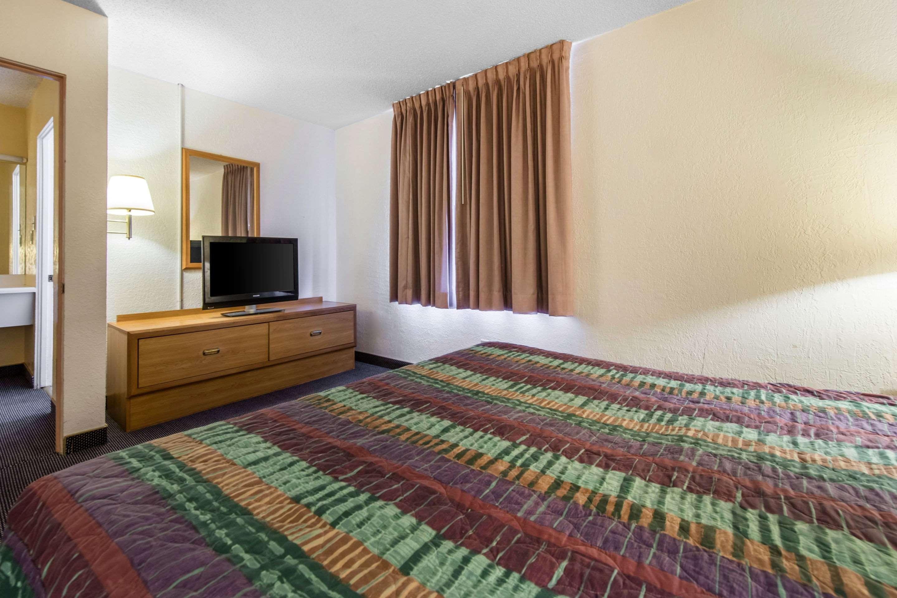 Rodeway Inn & Suites Colorado Springs Dış mekan fotoğraf