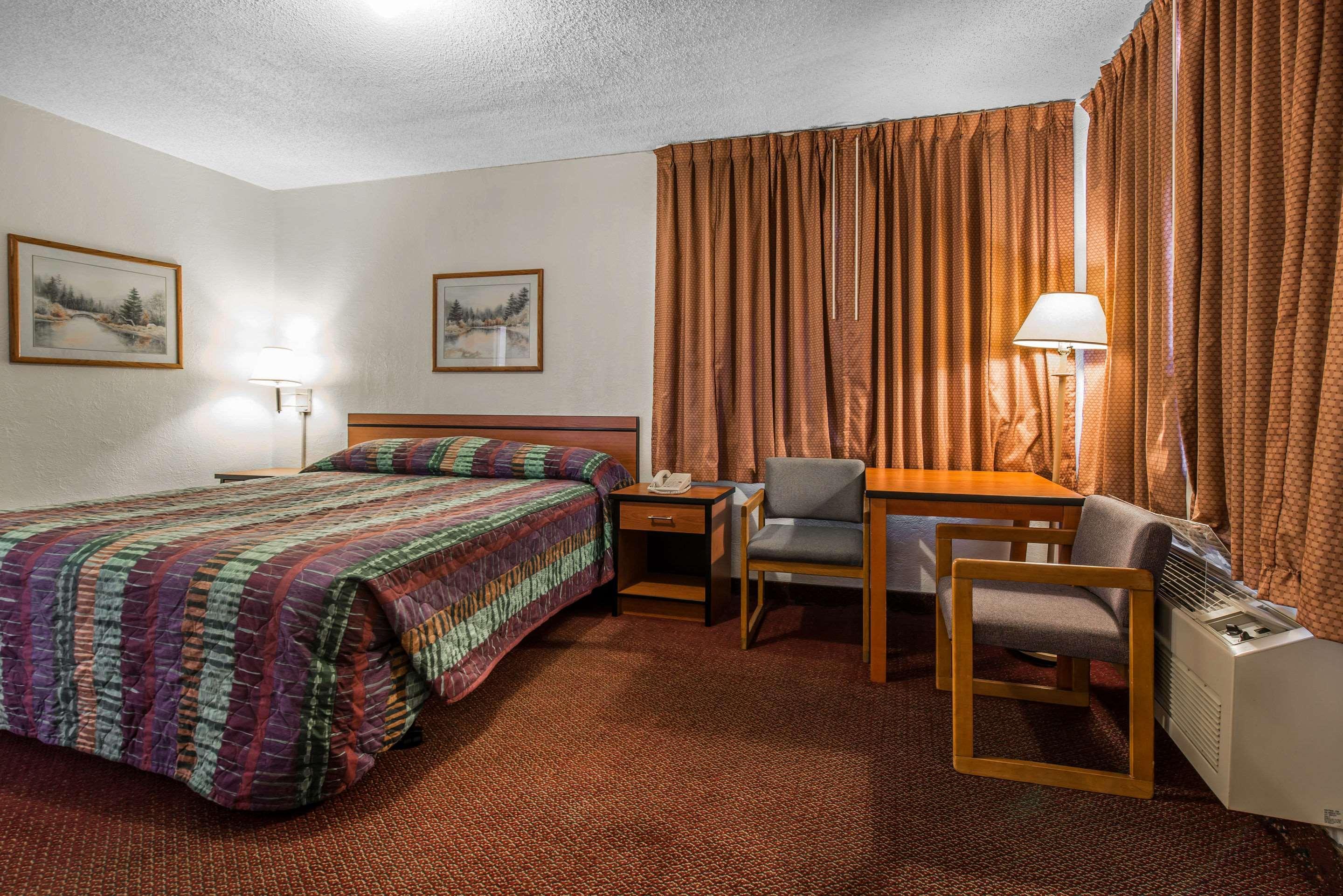 Rodeway Inn & Suites Colorado Springs Dış mekan fotoğraf