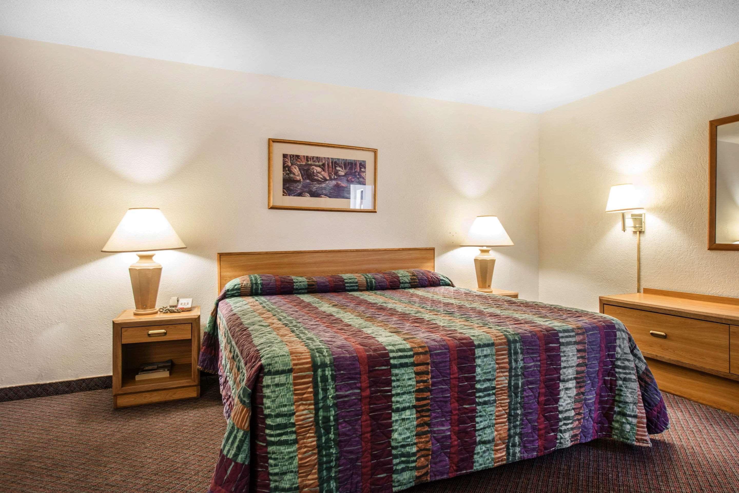 Rodeway Inn & Suites Colorado Springs Dış mekan fotoğraf