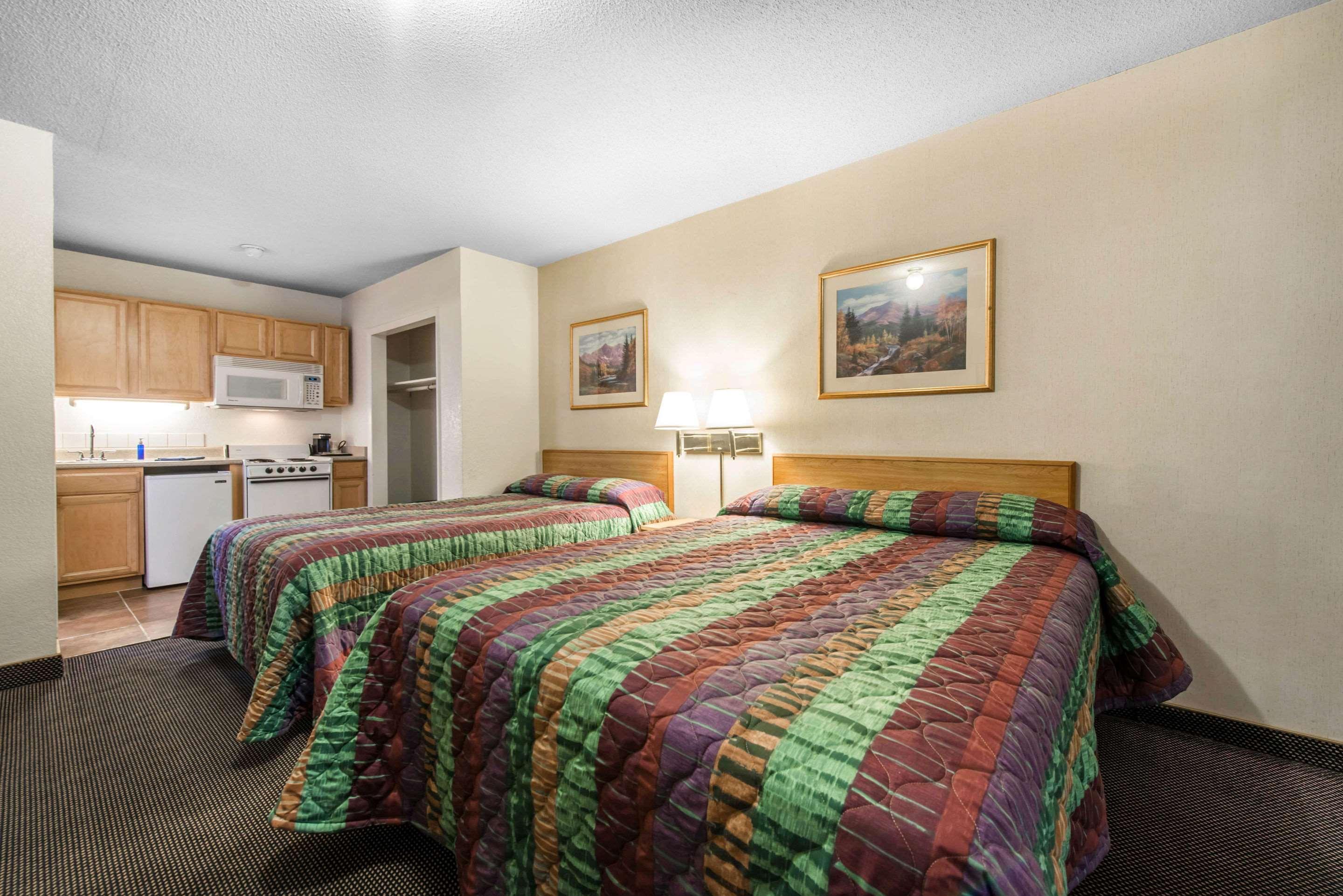 Rodeway Inn & Suites Colorado Springs Dış mekan fotoğraf