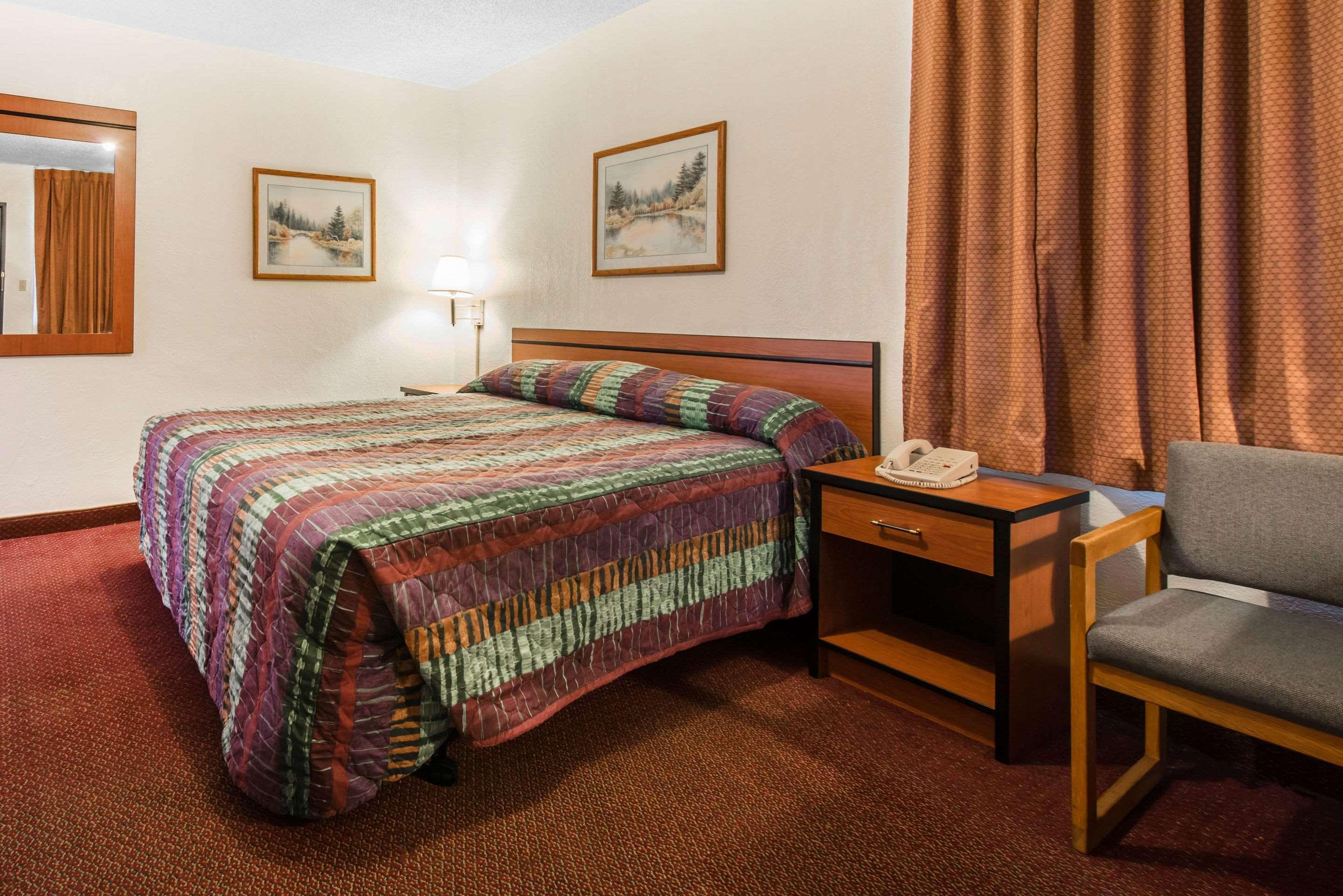 Rodeway Inn & Suites Colorado Springs Dış mekan fotoğraf