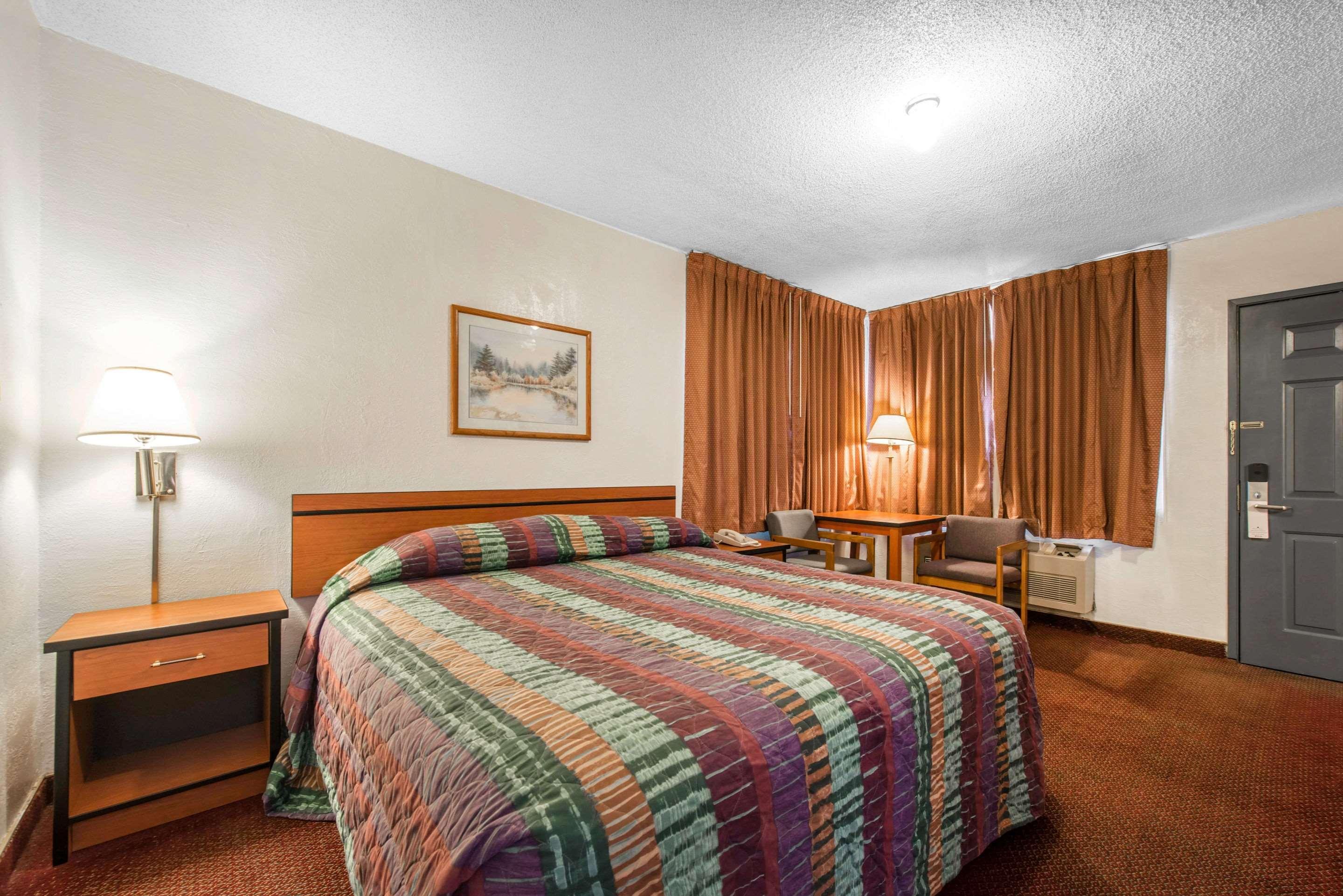 Rodeway Inn & Suites Colorado Springs Dış mekan fotoğraf