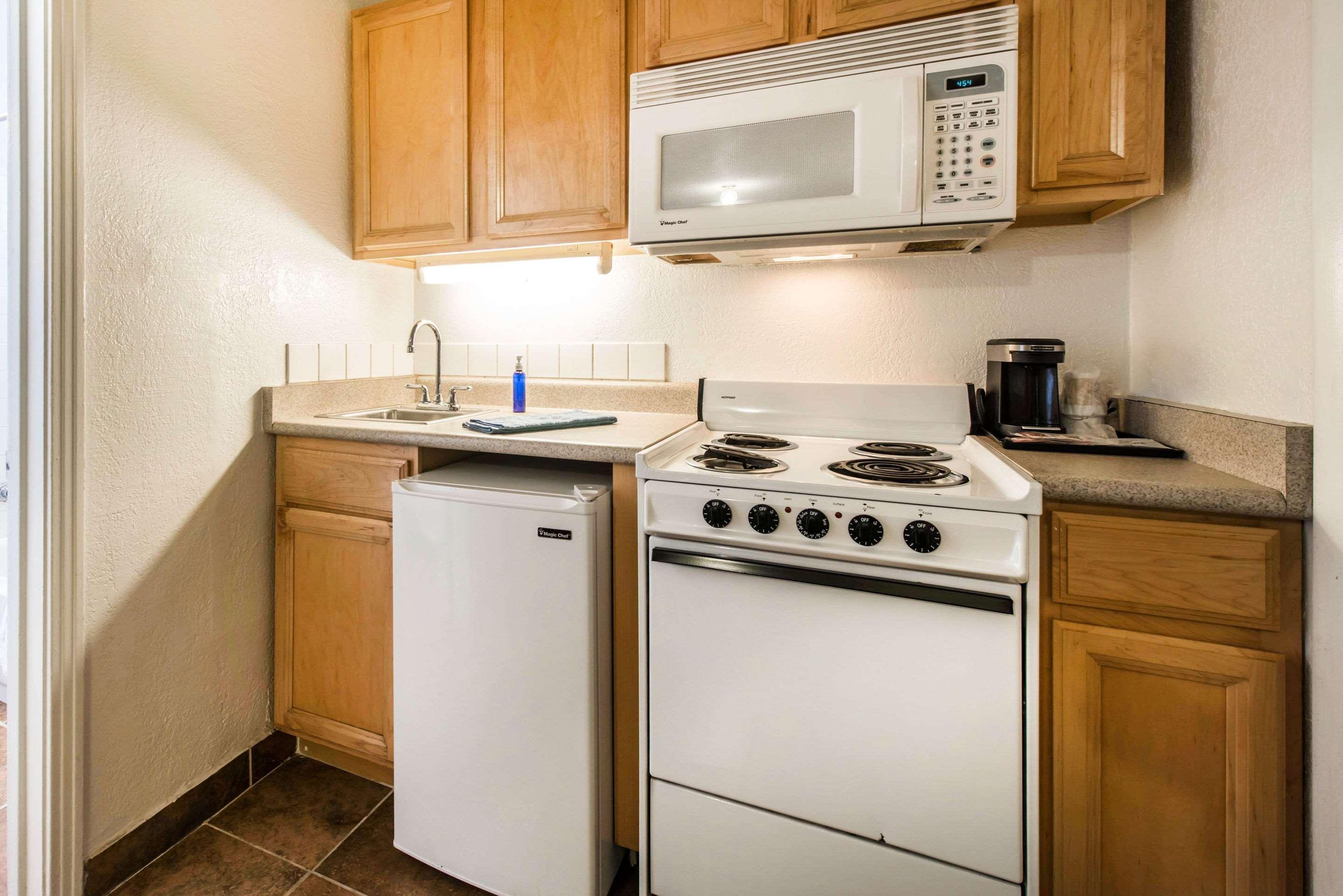 Rodeway Inn & Suites Colorado Springs Dış mekan fotoğraf