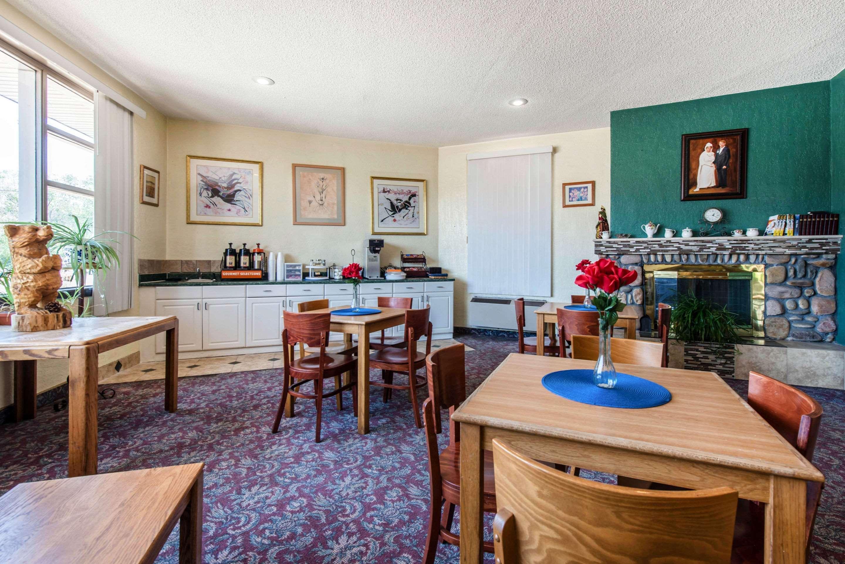 Rodeway Inn & Suites Colorado Springs Dış mekan fotoğraf
